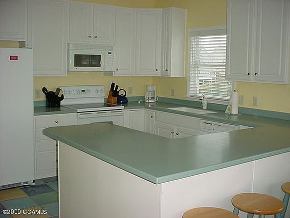 5th image of 3114 Ocean Drive W