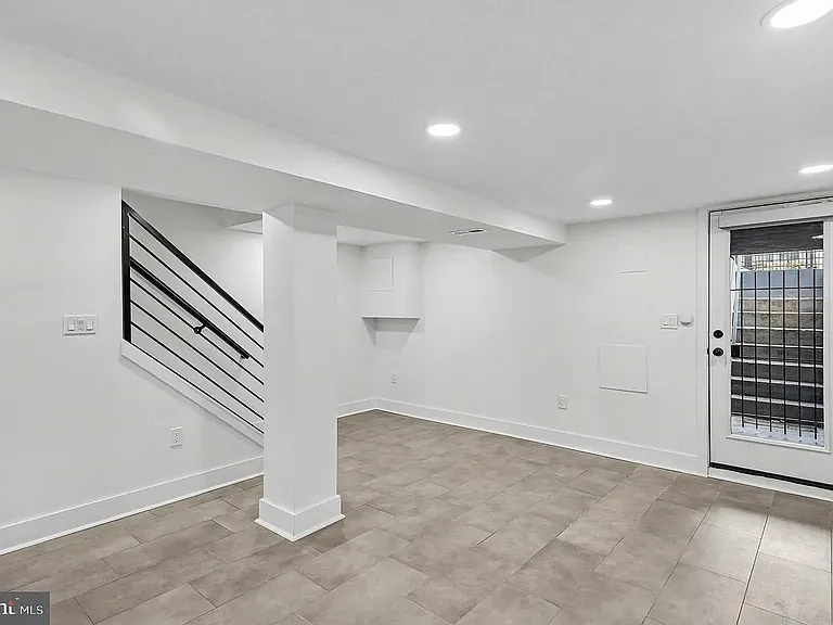 1427 Parkwood Pl NW — Photo 25