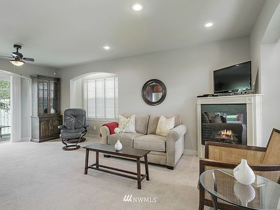 3rd image of 16424 33rd Avenue W
