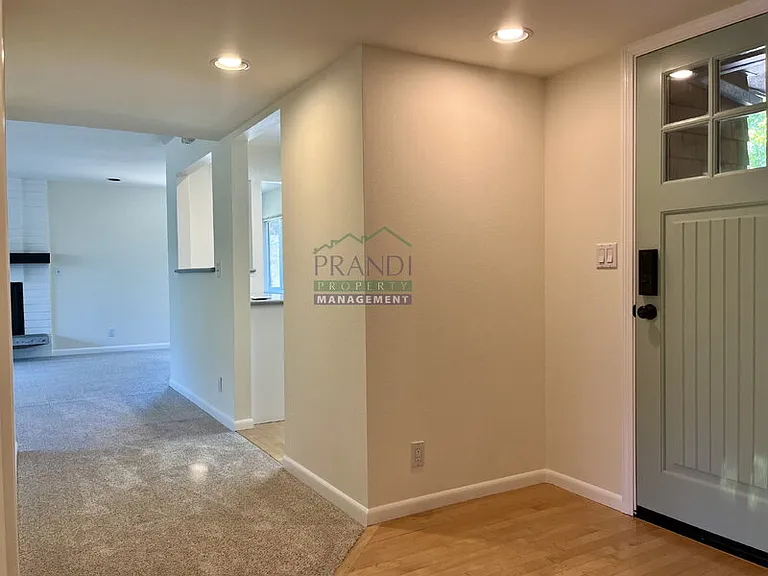 137 Pixley Ave — Photo 7