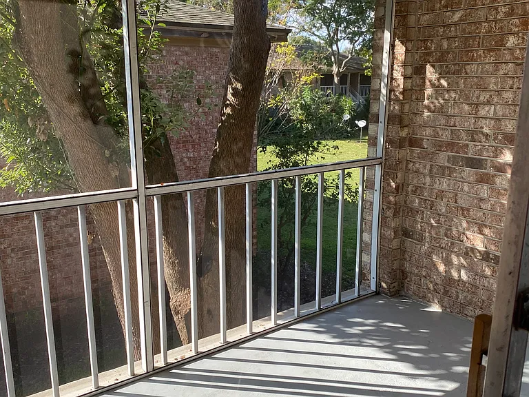 408 Banyon Tree Cir #200 — Photo 16