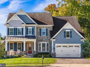 1385 Bishop Crest Ct, Alexandria, VA 22308