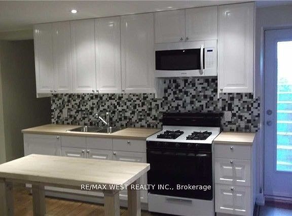 4th image of 111 Lippincott St