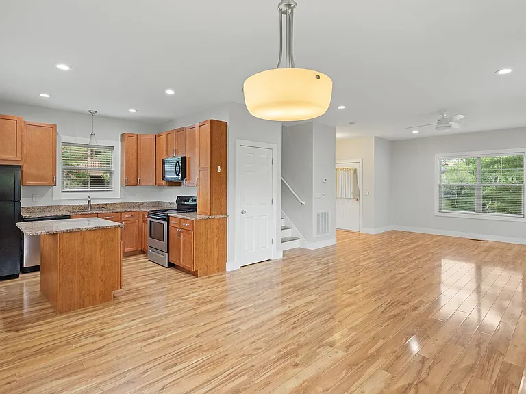 6 Thurland Ave — Photo 7