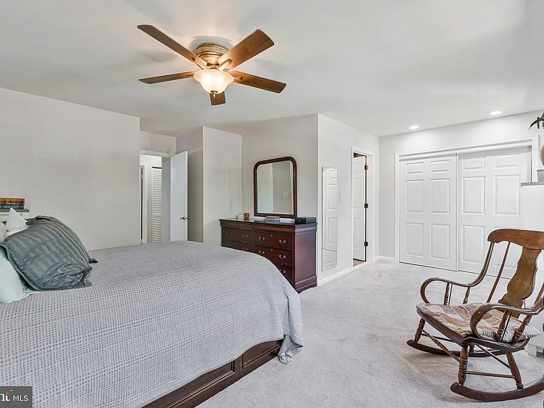 9607 Masterworks Dr — Photo 15