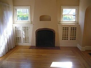 3rd image of 212 Elmwood Ct