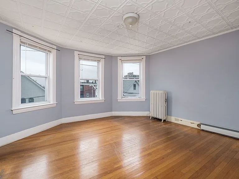 20 Cottage St #3L — Photo 2