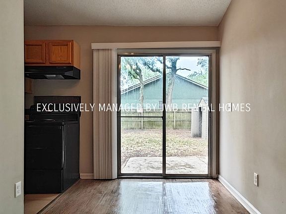 2nd image of 1056 Willow Cove Ct W