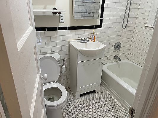 5th image of 172 14th St #2A