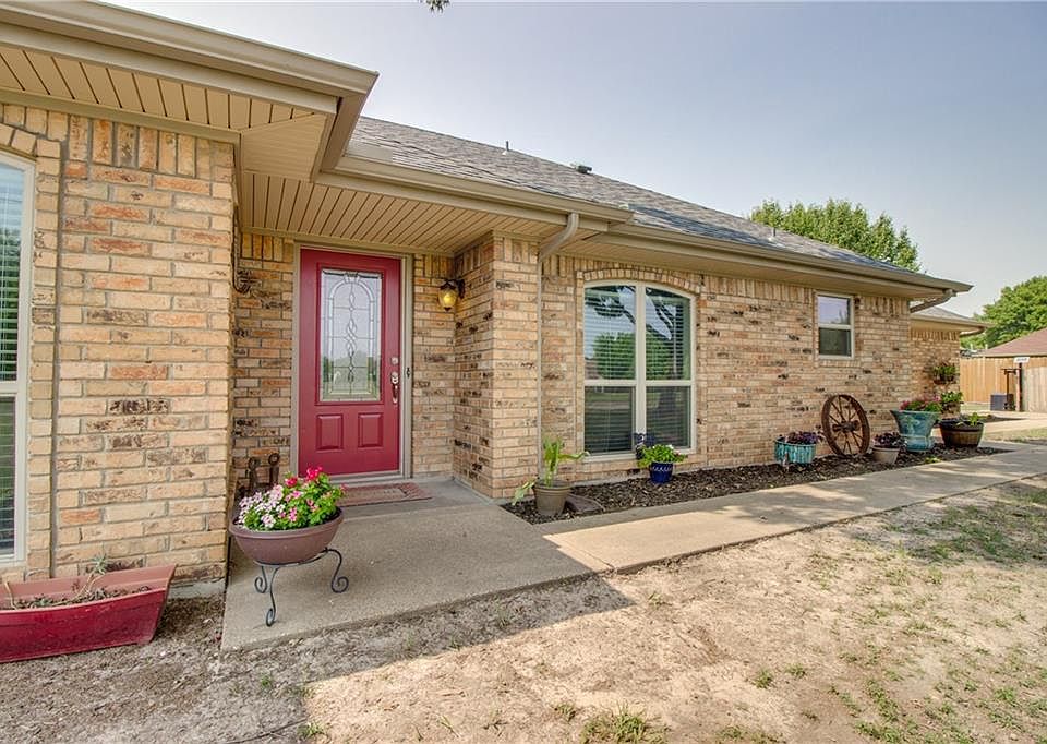 1st image of 807 Winding Creek Trl