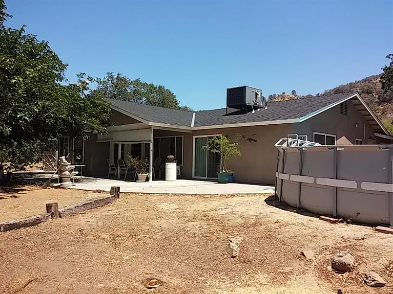 39443 Clover Ln photo 1
