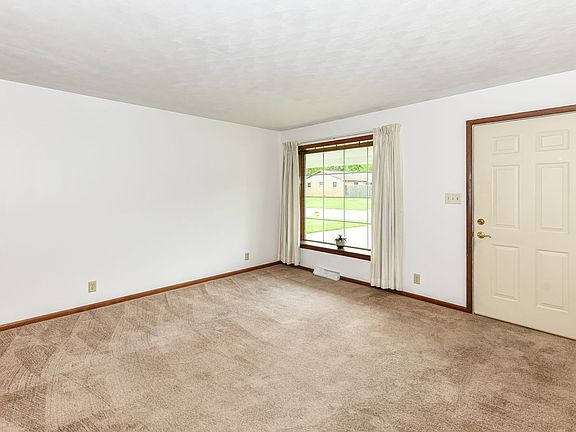 3rd image of 10911 College Place Dr