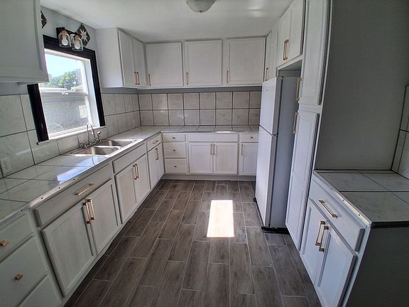 5th image of 225 E Plum St #B