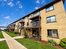 7214 W Wrightwood Ave, Elmwood Park, IL