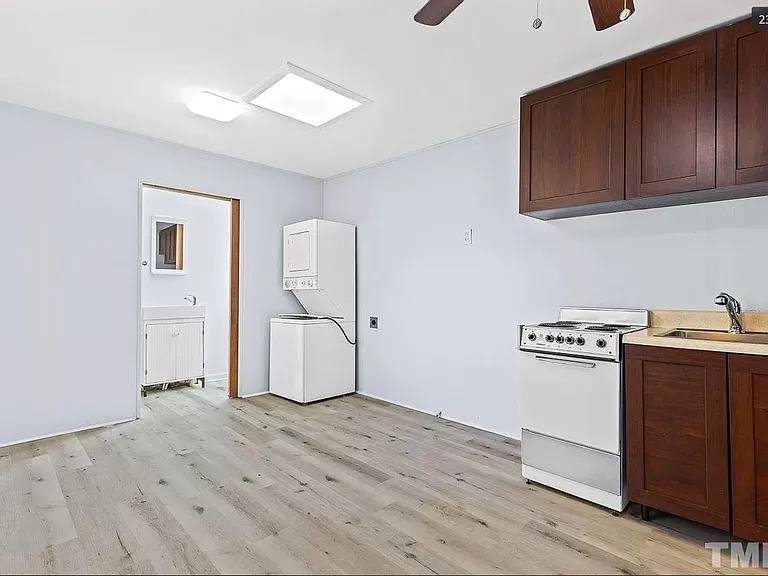 601 Berkshire Dr — Photo 3