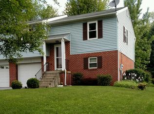 471 Crosswinds Dr, Lititz, PA 17543