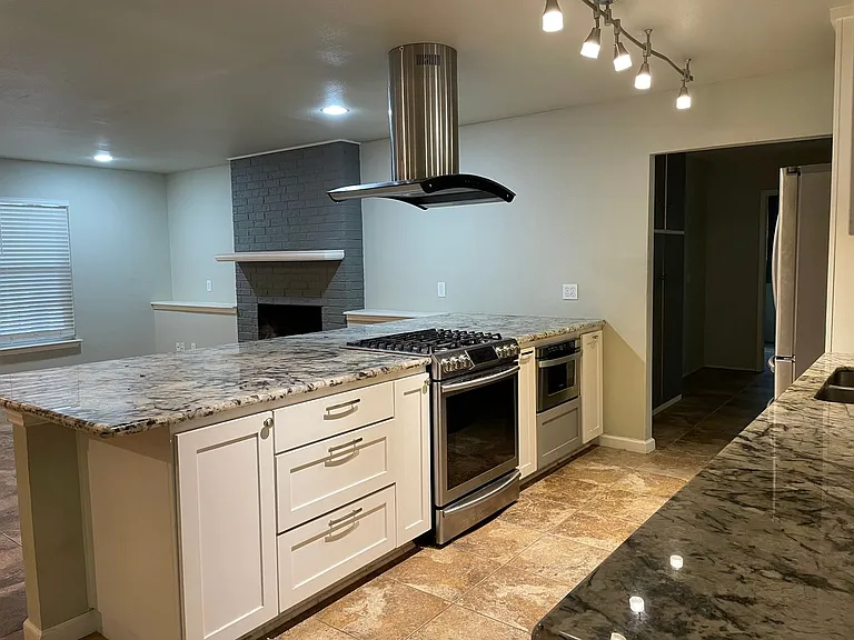 1360 Poppy Ln — Photo 10