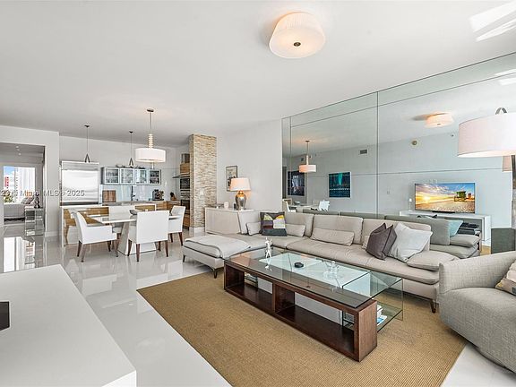 5th image of 2020 N Bayshore Dr APT 903