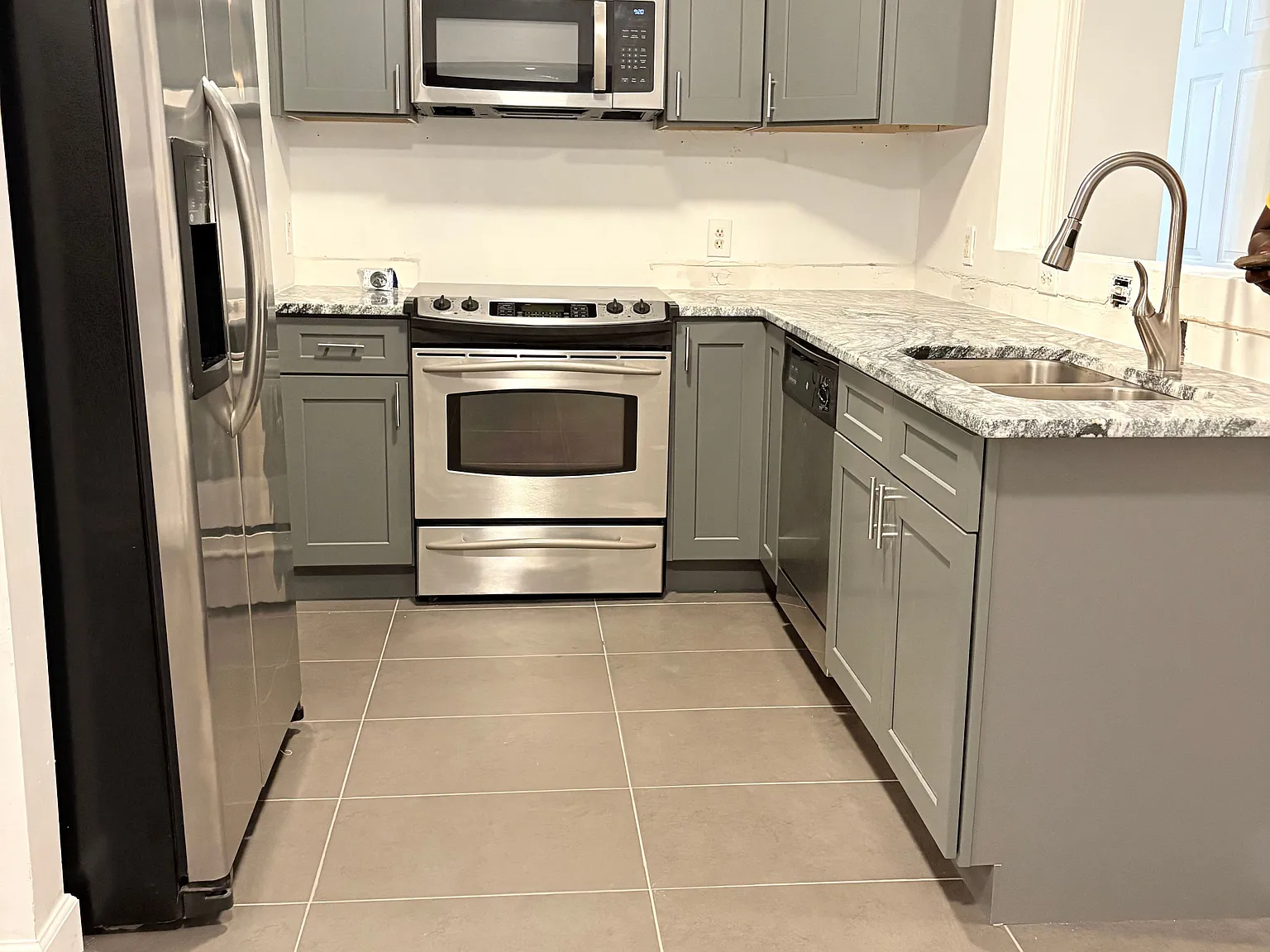 3 bed, 2.0 bath, $2,400 — Photo 3