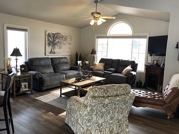 2nd image of 3815 Parkhill Dr