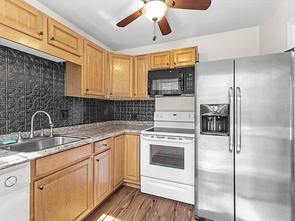 3rd image of 1868 Carlton Rd SW