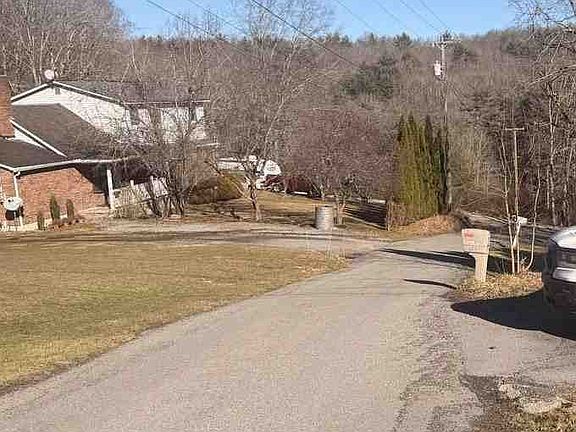 4th image of 208 2nd St