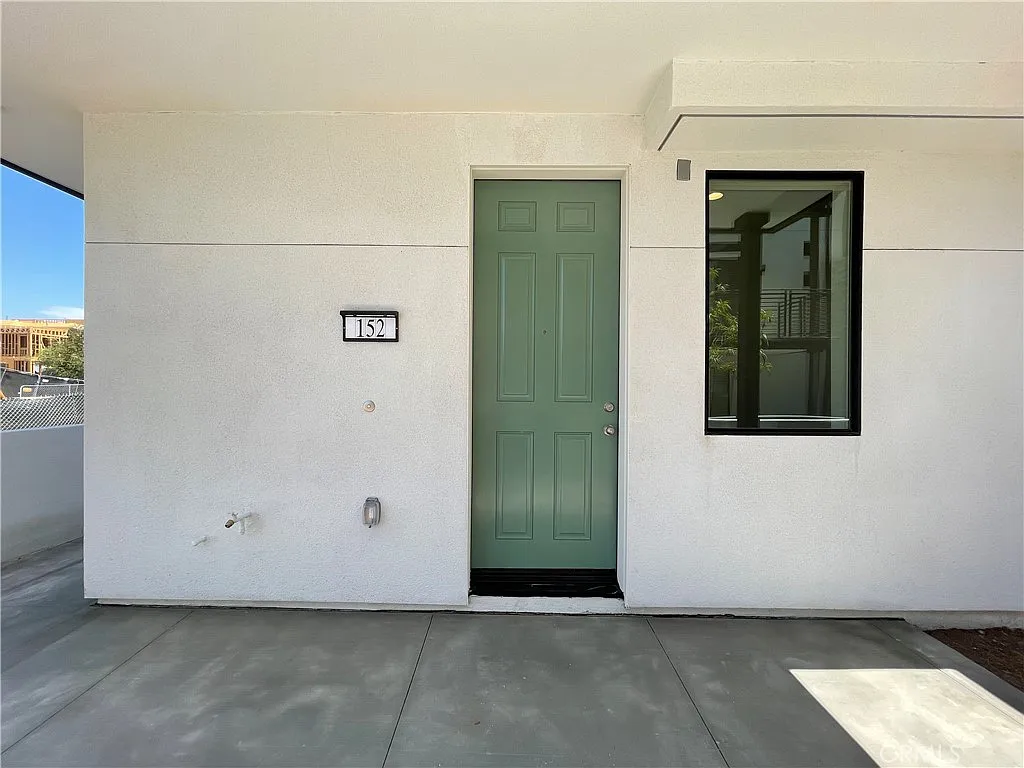 3 bed, 2.5 bath, 1804 sqft, $4,900 — Photo 3