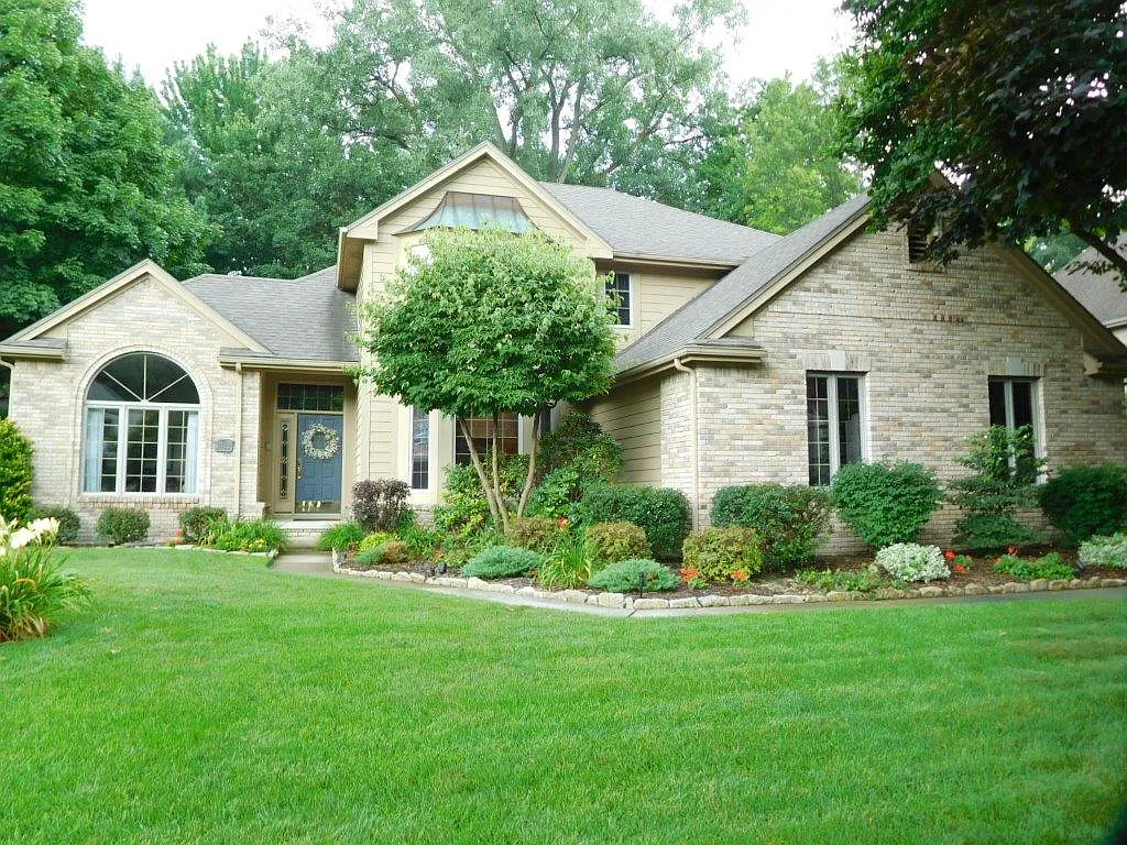 2820 Spring Water Dr photo 1