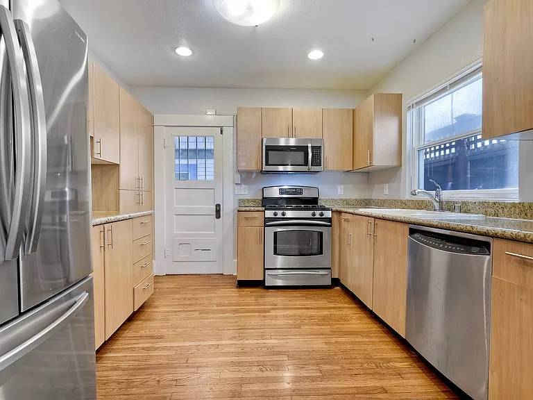4052 Albatross St — Photo 9
