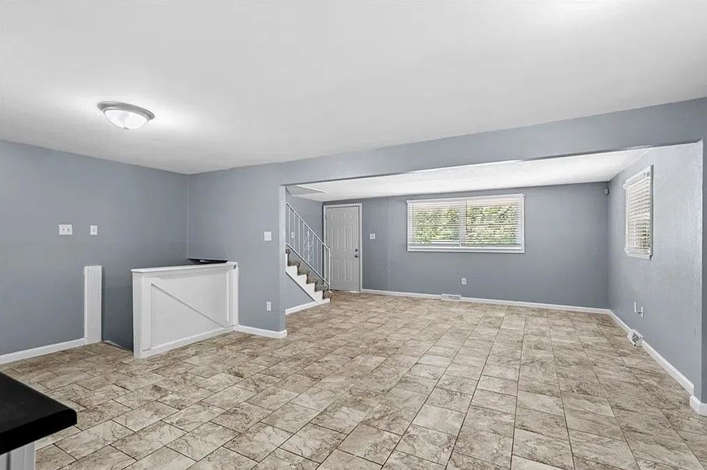 3 bed, 1198 sqft, $2,200 — Photo 4