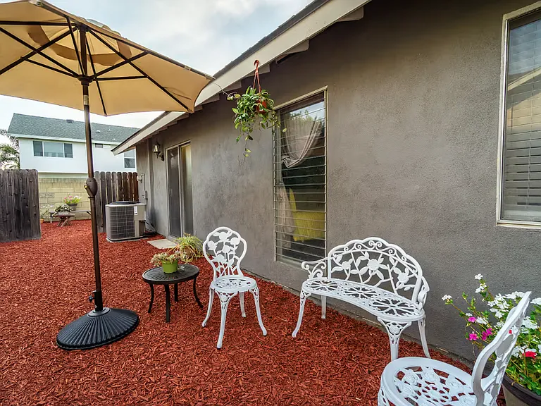 The sideyard: The first window is window of the 1st bedroom, the second , the 2nd bedroom and the 3rd is the sliding door of the owner suite.