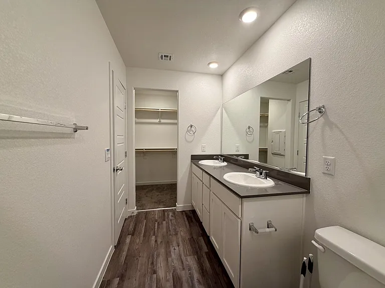 917 Violet Heron St — Photo 32