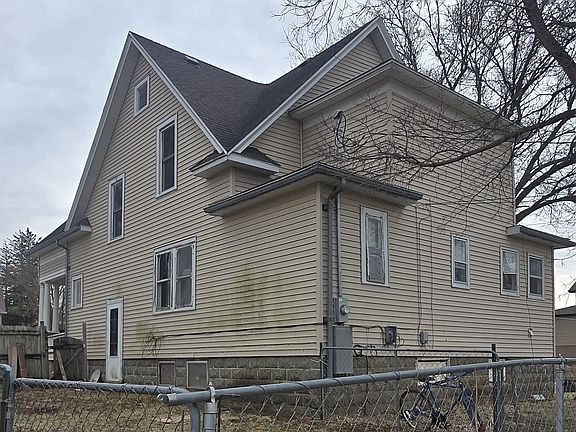 3rd image of 608 S Broadway St