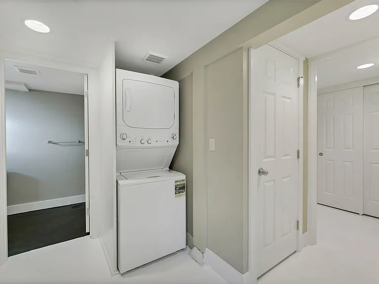 Amazing 4bed/2bath Duplex Close to Seattle University! — Photo 8