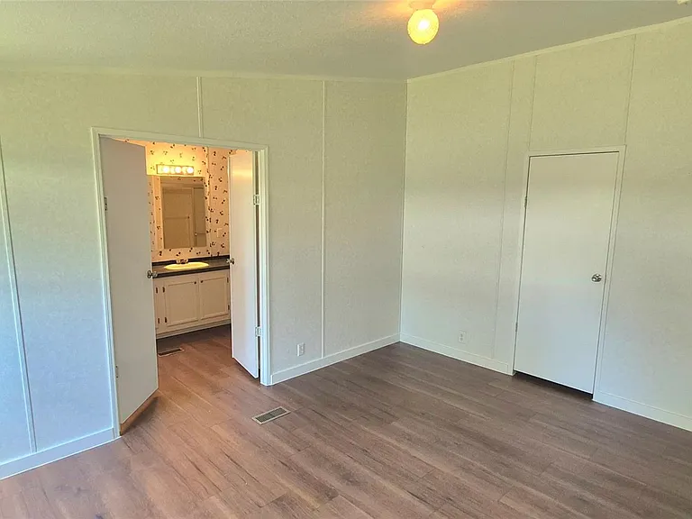 24430 Oak Hollow Blvd — Photo 17