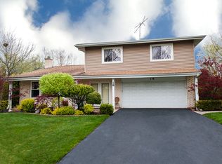 18 Larkdale East Rd, Deerfield, IL 60015