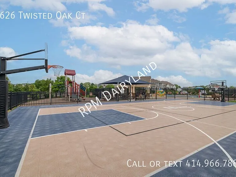1626 Twisted Oak Ct — Photo 49