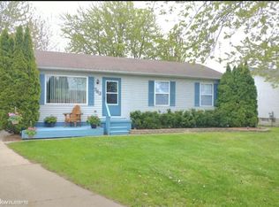 783 Applegate Dr, Marysville, MI 48040