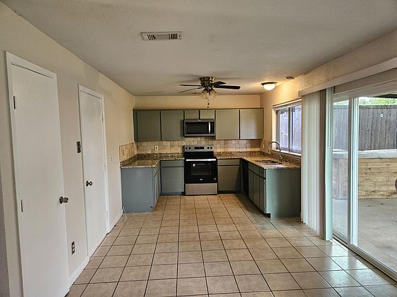 3rd image of 611 Dewberry Dr