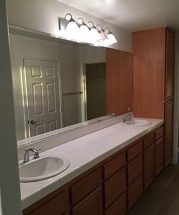 3rd image of 259 Riverdale Ct APT 254