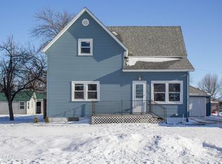 308 2nd St SE, Hillsboro, ND 58045