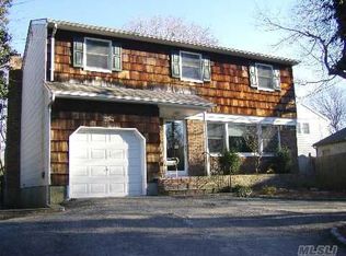 18 Sea Ridge Ct, Huntington, NY 11743