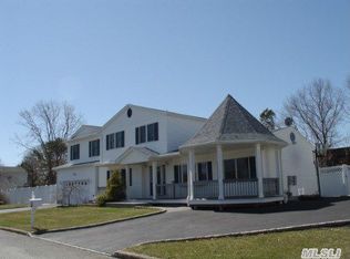 14 Babcock Ave, Ronkonkoma, NY 11779