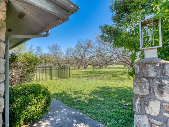 1504 Horseshoe Bay Blvd, Horseshoe Bay, TX 78657