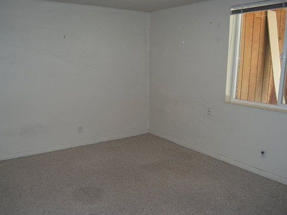 5th image of 2482 E Kensington Ave
