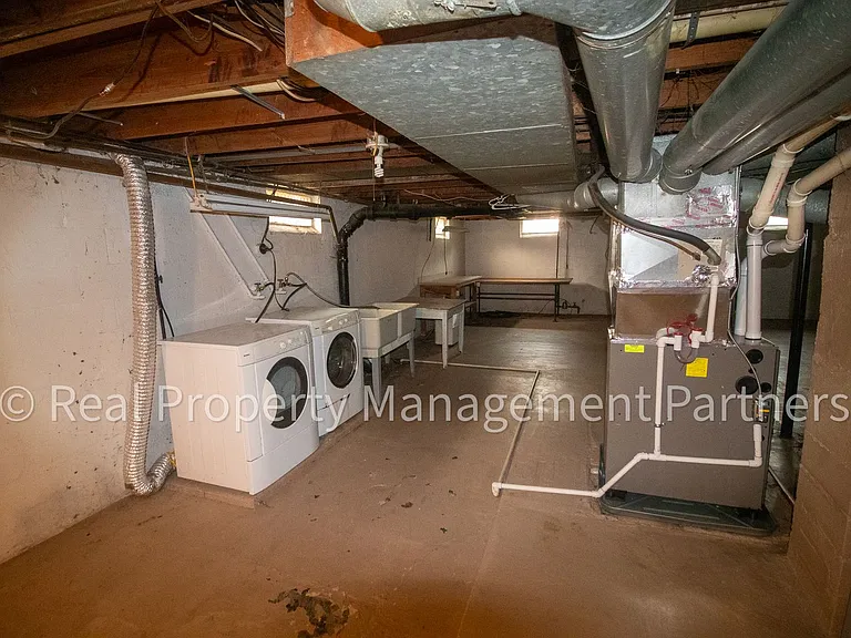 772 Hubbard St NE — Photo 24