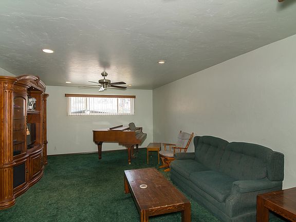 2nd image of 8914 Hayvenhurst Ave
