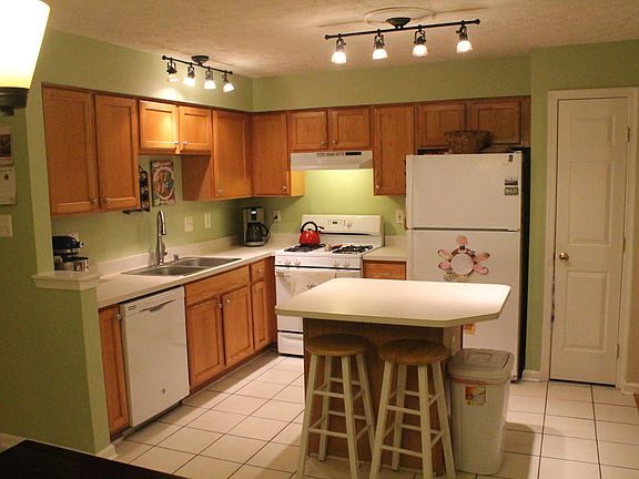 Wonderful Eat in Kitchen