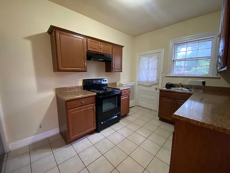 4304 Bromley Ln — Photo 7