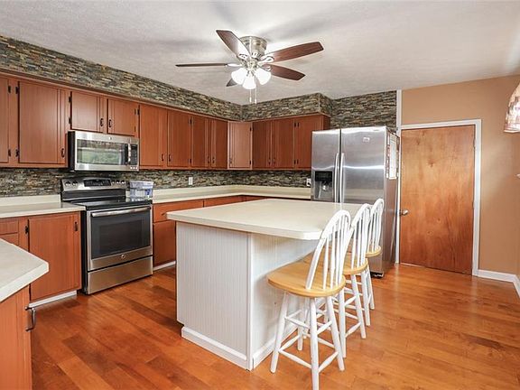 4th image of 47581 Lyman Dr